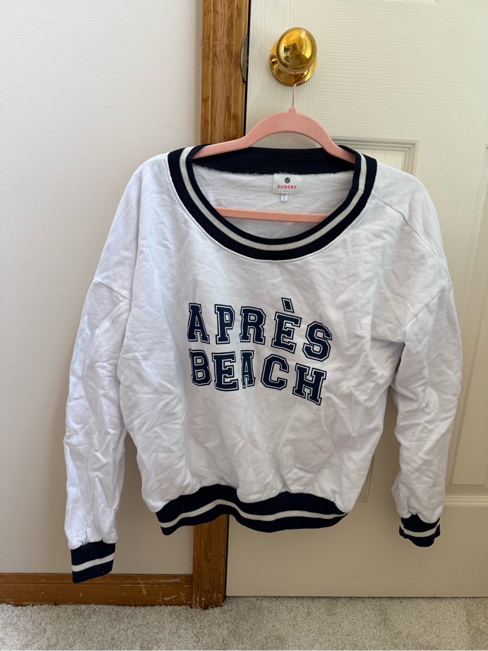 Sundry White Pullover with Navy Trim and 'Après Beach' Graphic